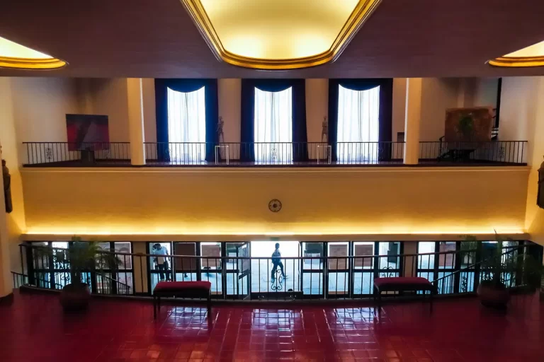 Foyer - Teatro Provincial Juan Carlos Saravia